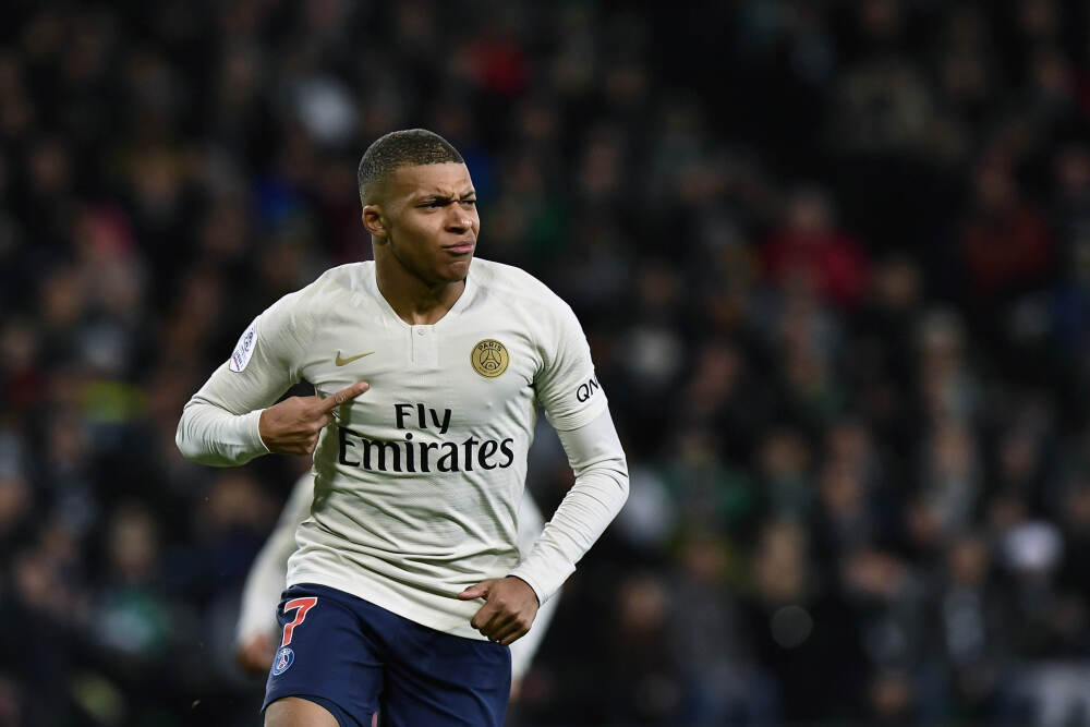 中赫国安丢人现眼响彻工体！北京国安主场2：4再败一场，三分送给了拼命保级的青岛海牛